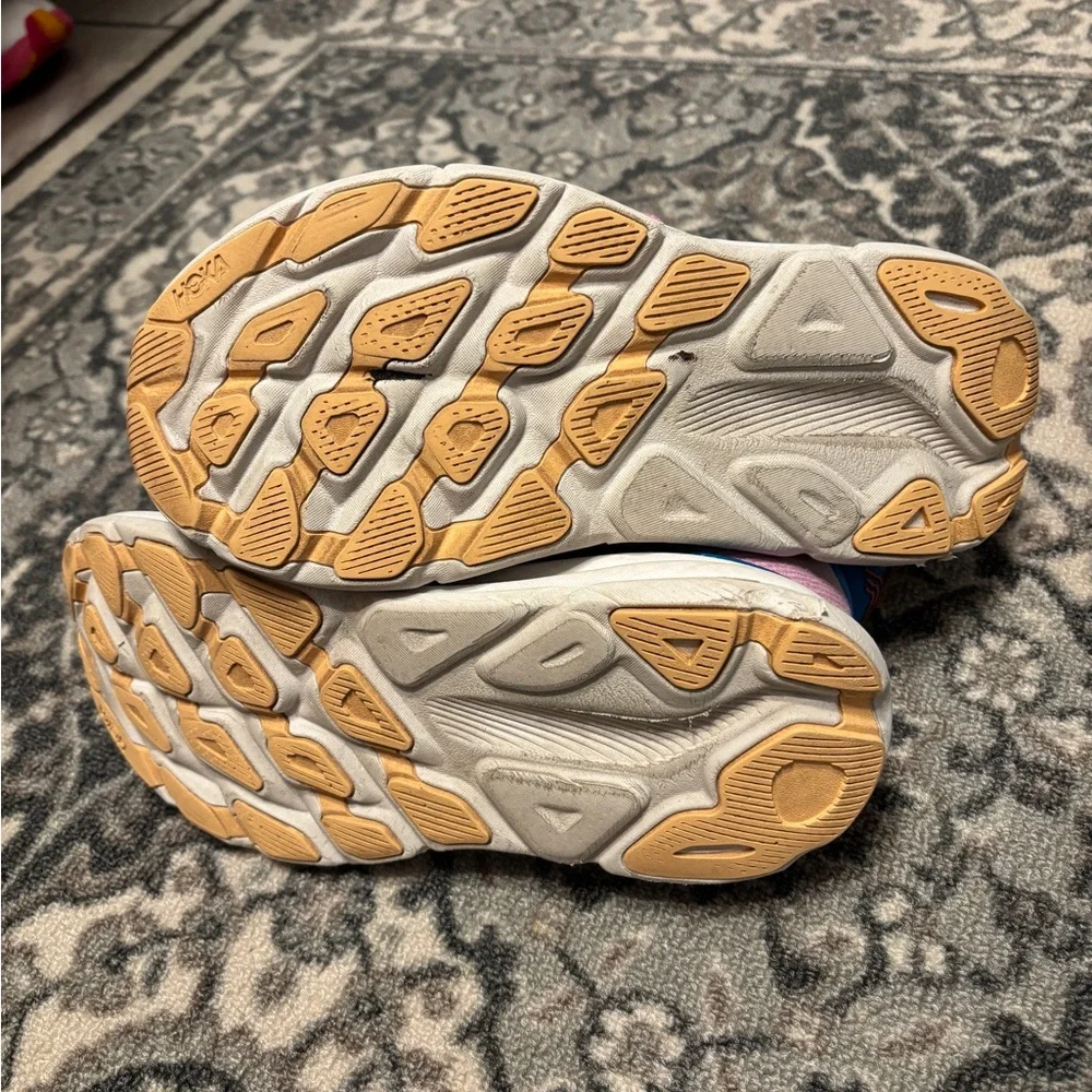 HOKA ONE ONE Clifton 9 Women's Running Shoes Cyclamen / Sweet Lilac - Picture 4 of 5